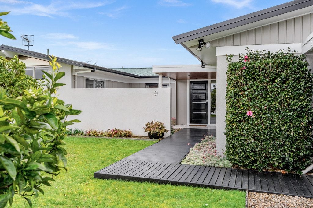 9 Carlton Crescent, Kamo, Whangarei - Carousel 1