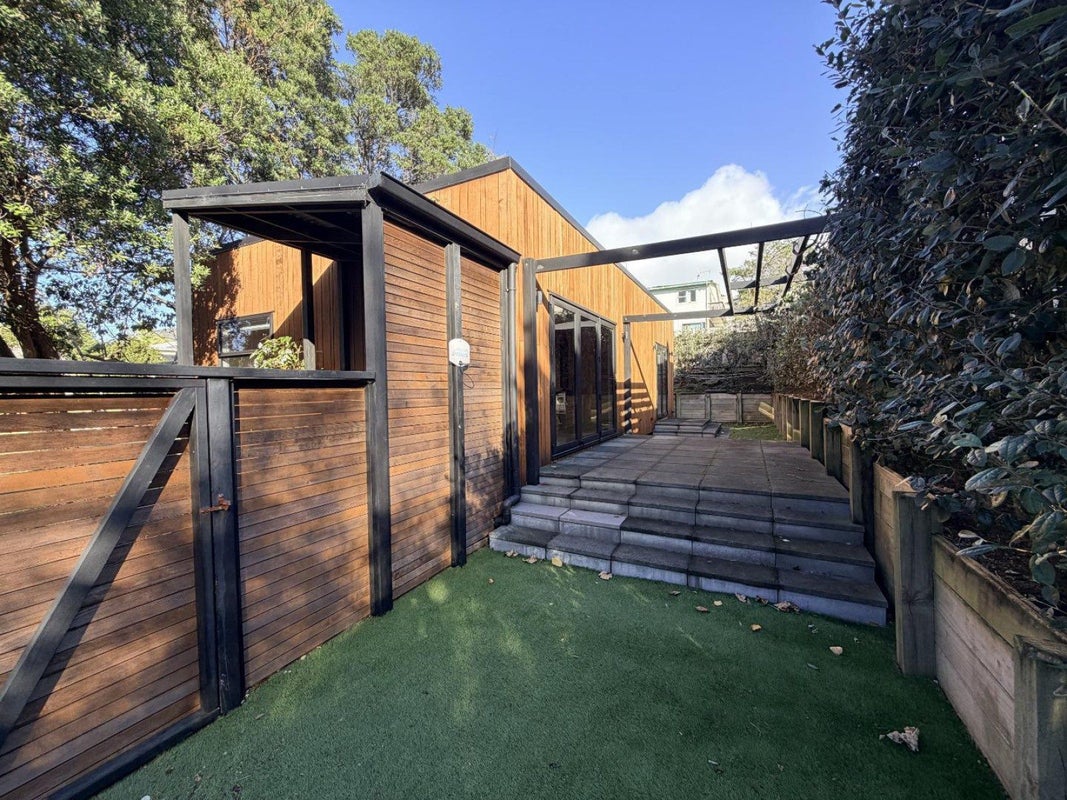 2 Ebrington Place, Strandon, New Plymouth - Carousel 2