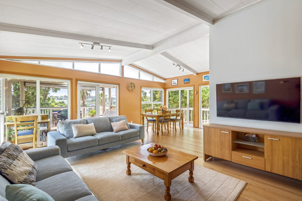 94 Saddleback Rise, Murrays Bay, Auckland - Carousel 2