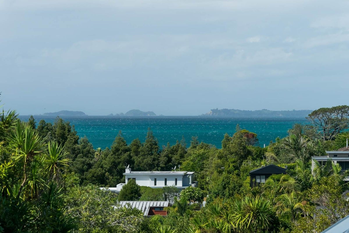 14 Tree Fern Trail, Campbells Bay, Auckland - Carousel 2