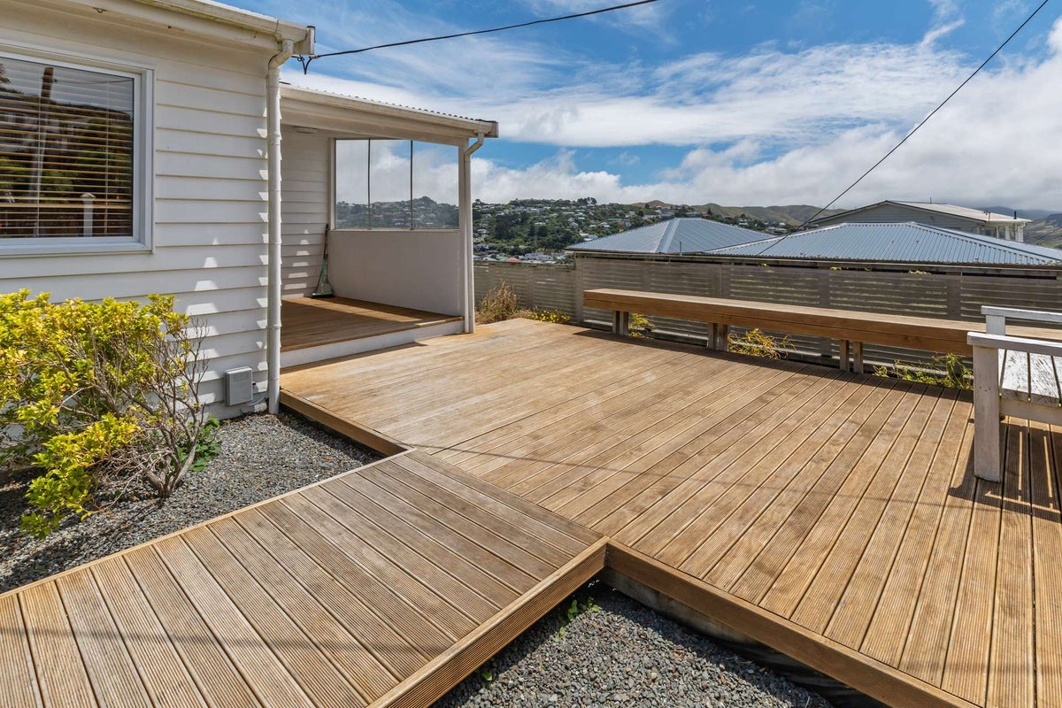 14 Sheridan Terrace, Johnsonville, Wellington - Carousel 2
