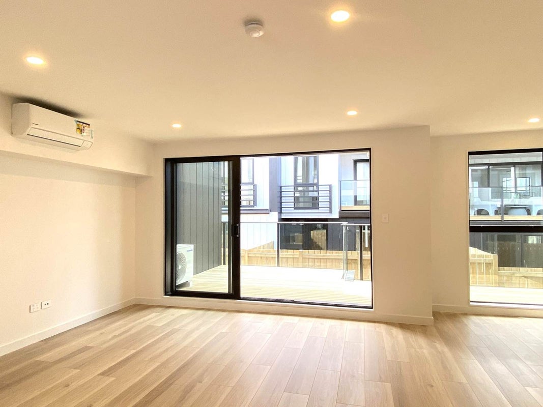 11/12 Onewa Road, Northcote Point, Auckland - Carousel 2