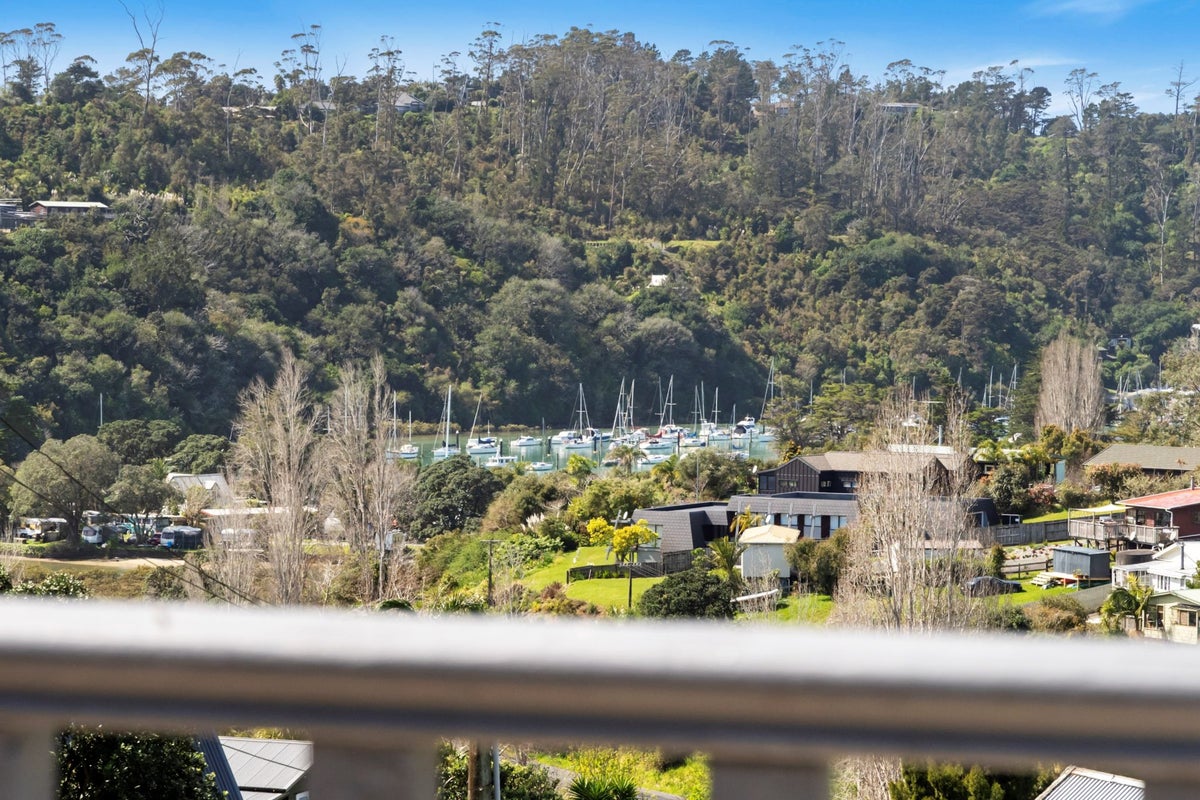 41 Stillwater Crescent, Stillwater, Silverdale - Carousel 1