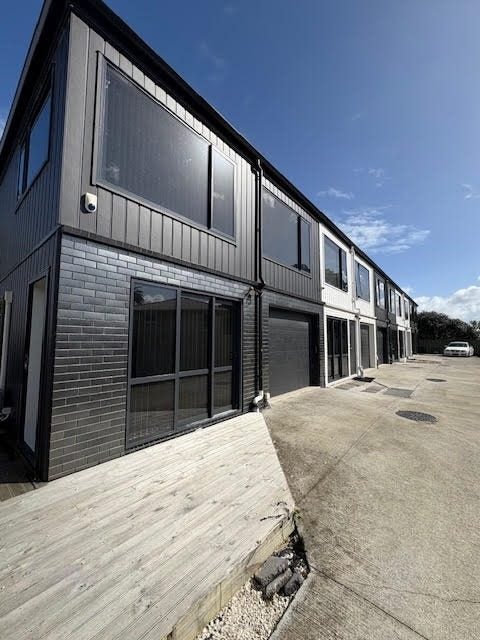 7A Tairere Crescent, Rosehill, Papakura - Carousel 1