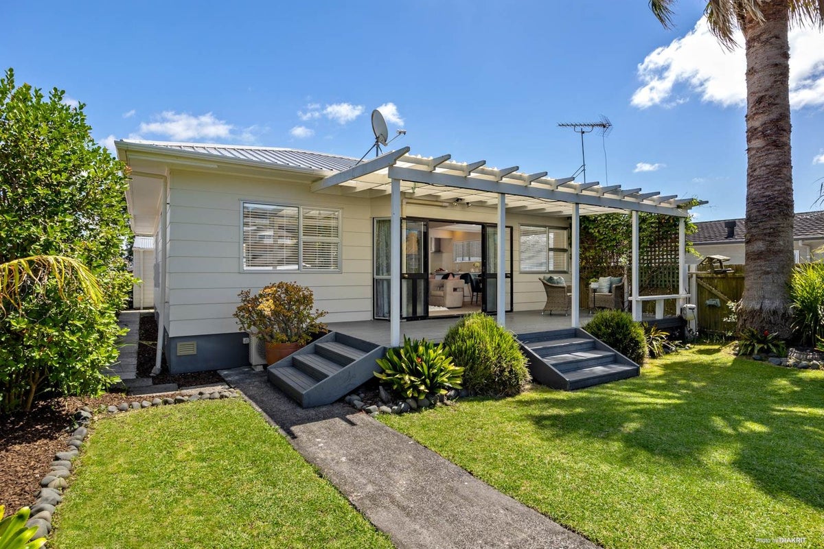 1/59 Hattaway Avenue, Bucklands Beach, Auckland - Carousel 1