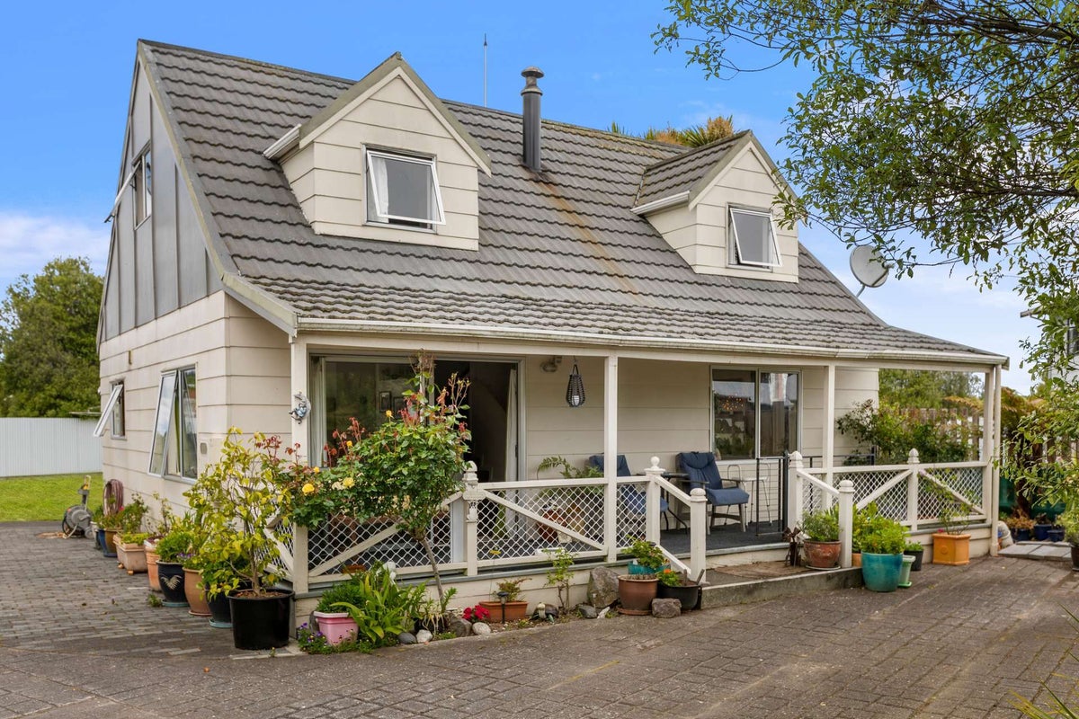 11 Anna Place, Hilltop, Taupo - Carousel 2