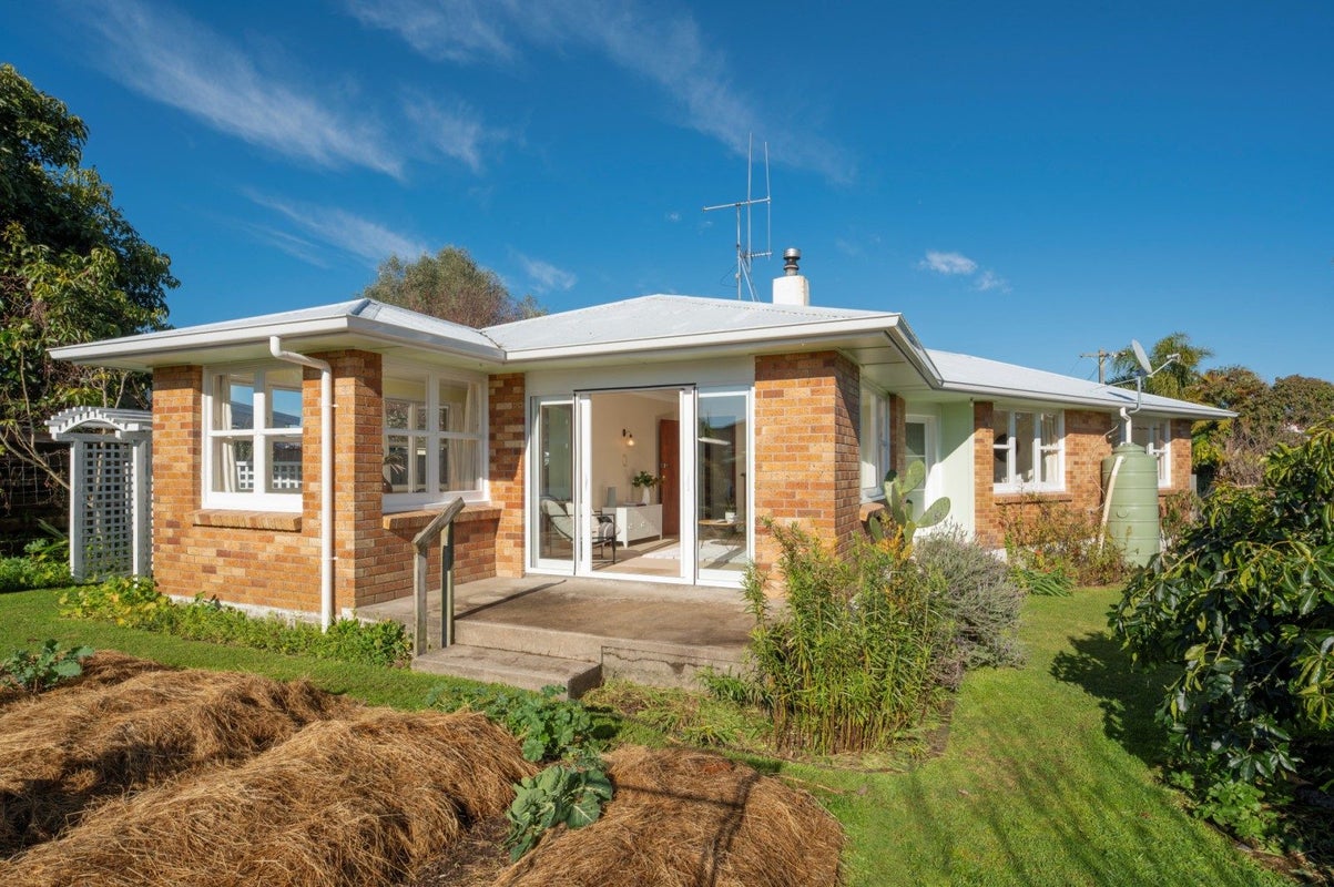 289 Chadwick Road, Gate Pa, Tauranga - Carousel 1