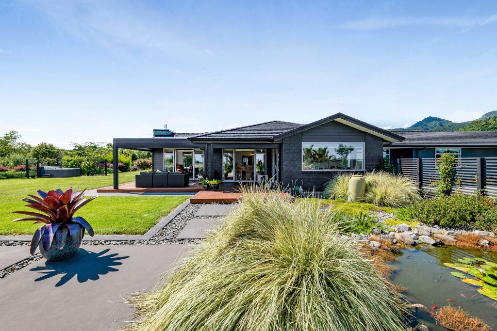 12 Pahakahaka Drive, Kaitake, New Plymouth - Carousel 1