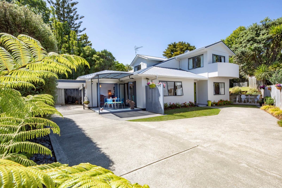 82D Woodglen Road, Glen Eden, Auckland - Carousel 1