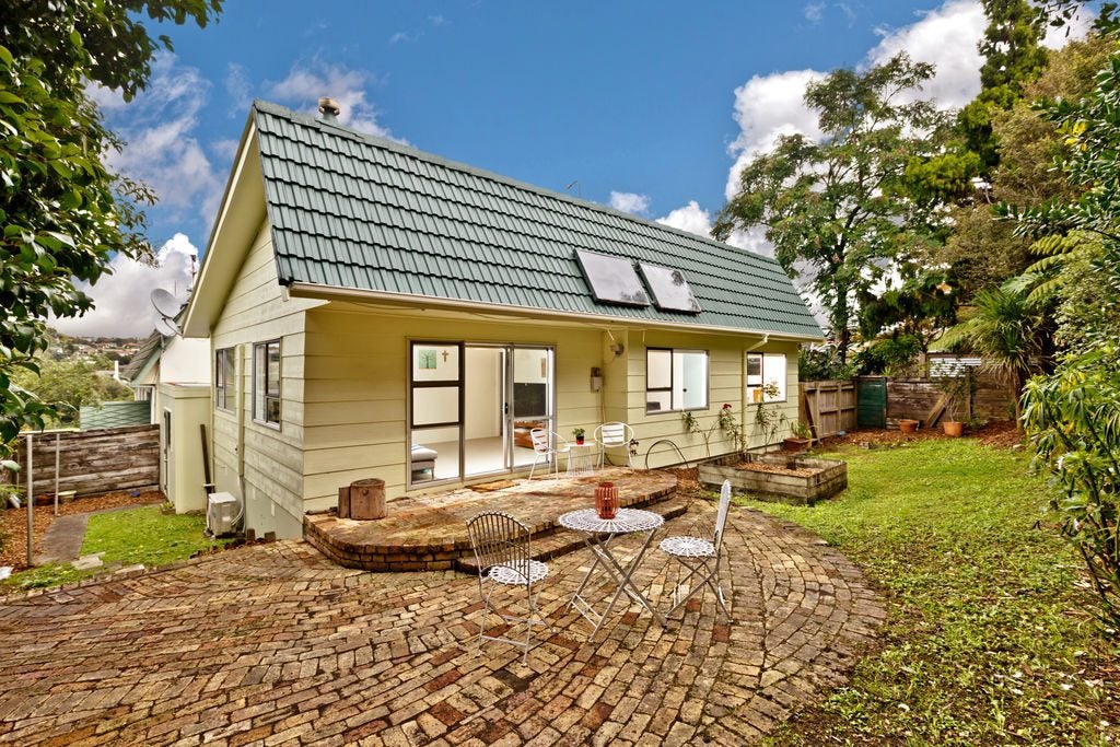 2/25 Woodlands Crescent, Browns Bay, Auckland - Carousel 1