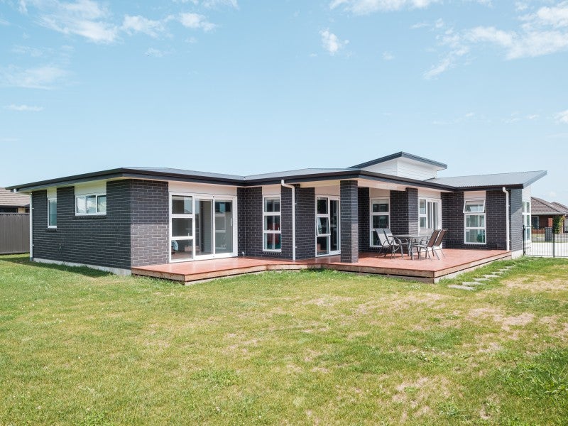 15 Joanne Street, Lytton West, Gisborne - Carousel 1