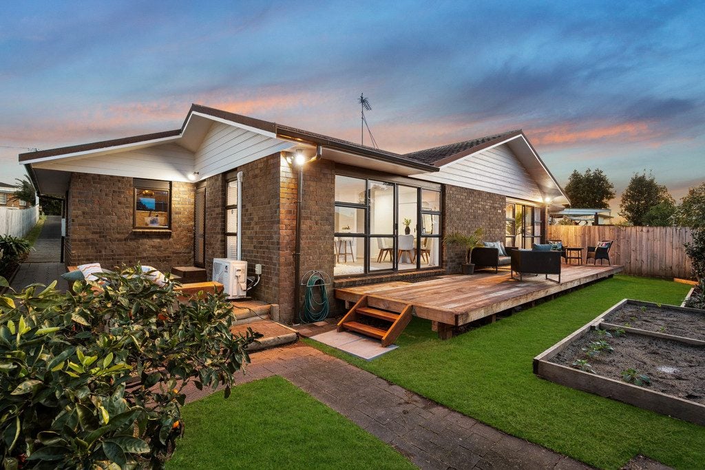 23B Stamford Park Road, Mount Roskill, Auckland - Carousel 1
