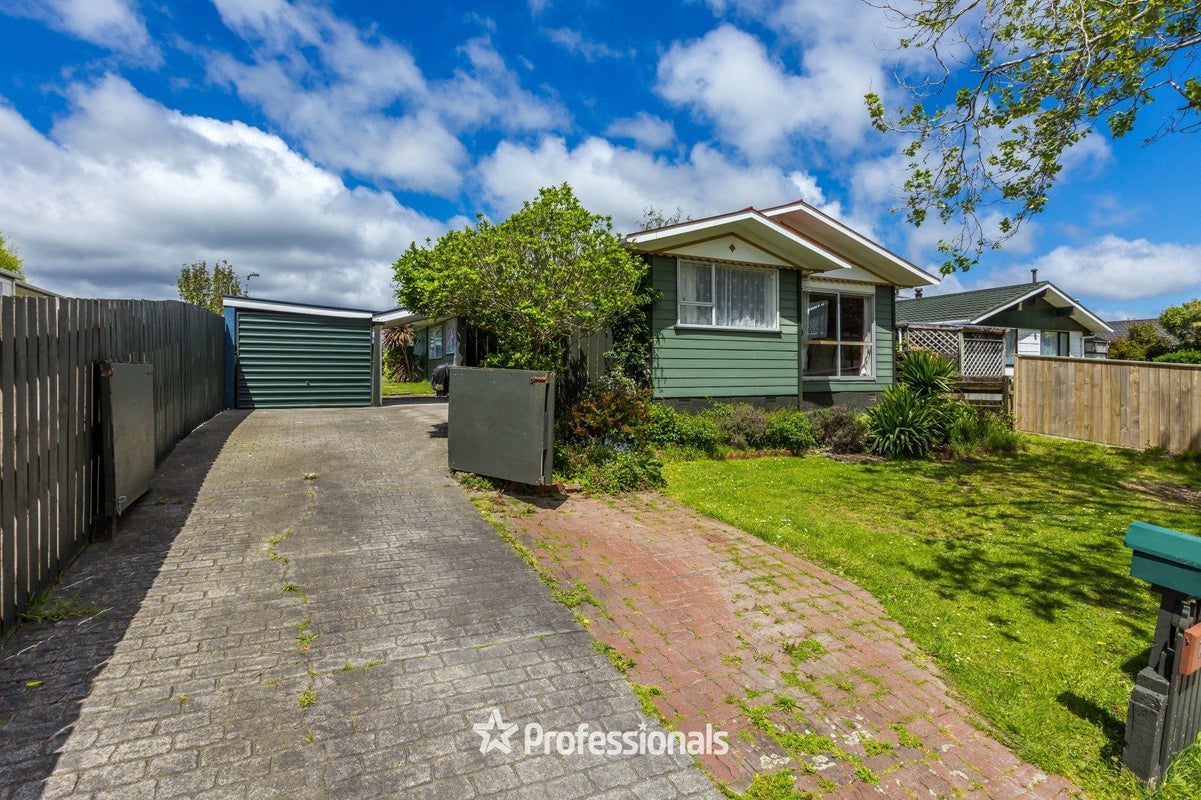 169 California Drive, Totara Park, Upper Hutt - Carousel 1