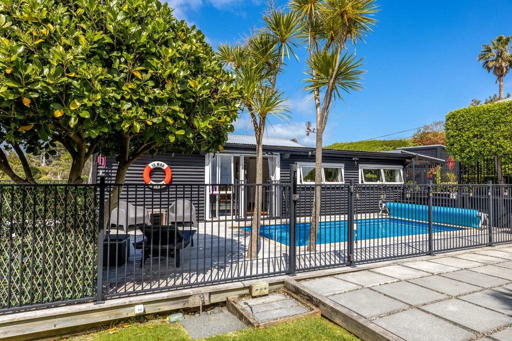 15 Moa Avenue, Oneroa, Waiheke Island - Carousel 2