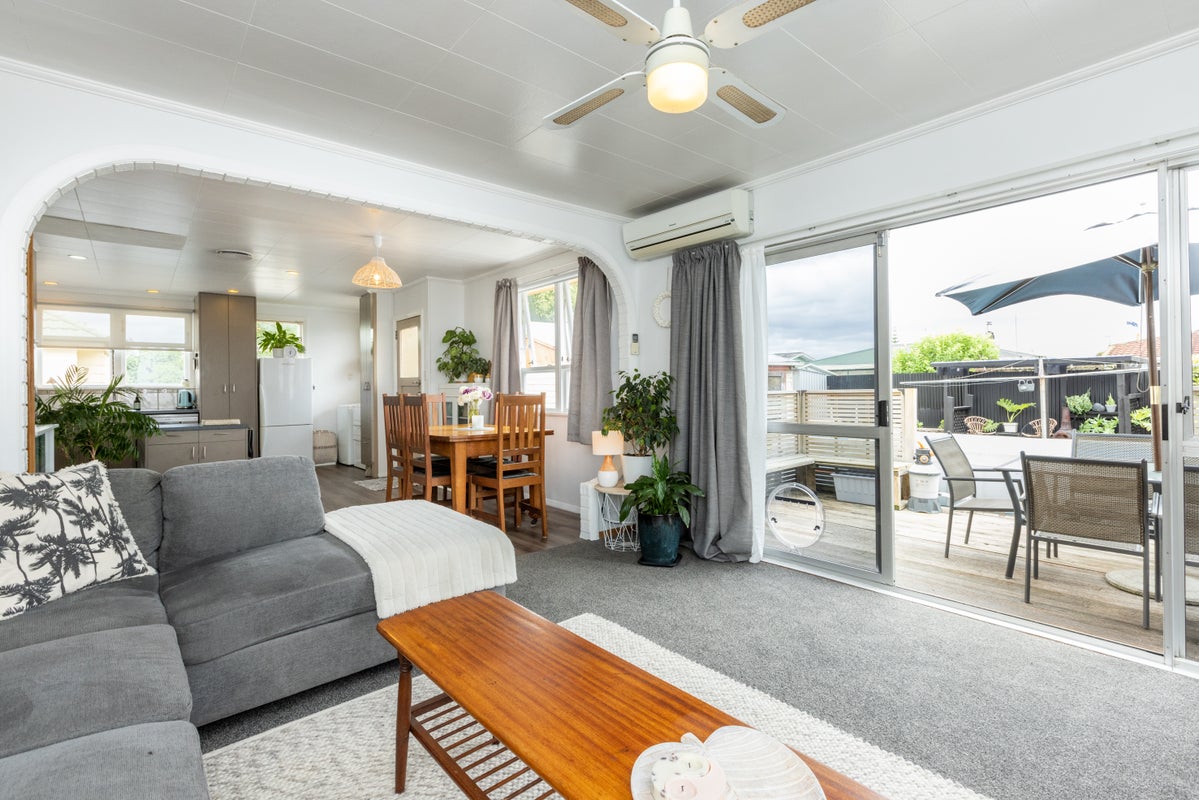 25 Cottrell Crescent, Onekawa, Napier - Carousel 1