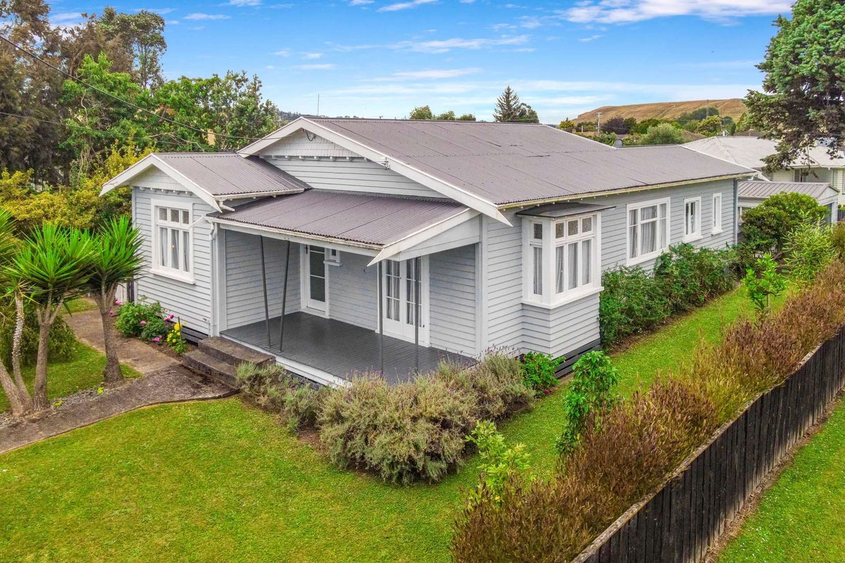 76 Raine Street, Whanganui East, Whanganui - Carousel 1
