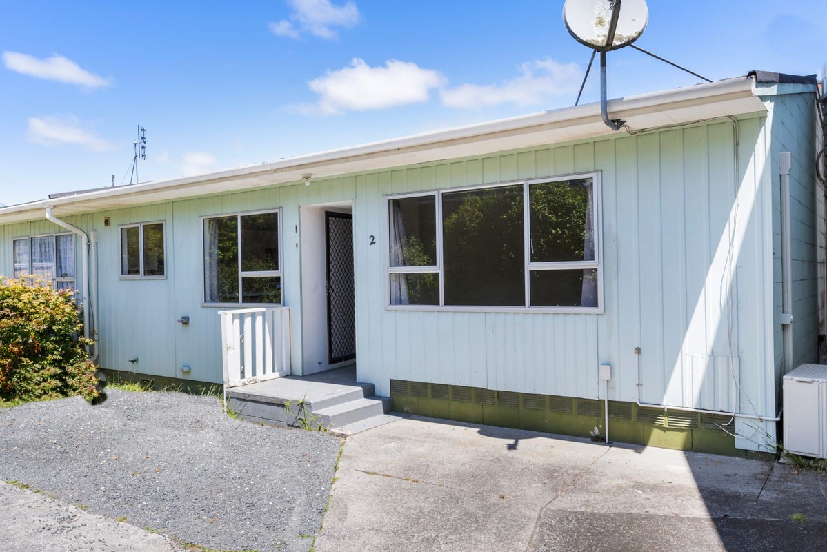 2/52 Te Kanawa Crescent, Henderson, Auckland - Carousel 1