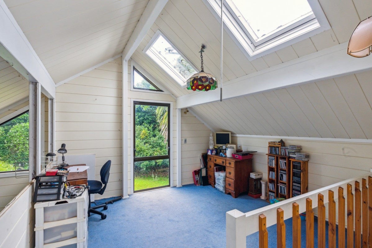 1 Kew Grove, Raumati Beach, Paraparaumu - Carousel 1