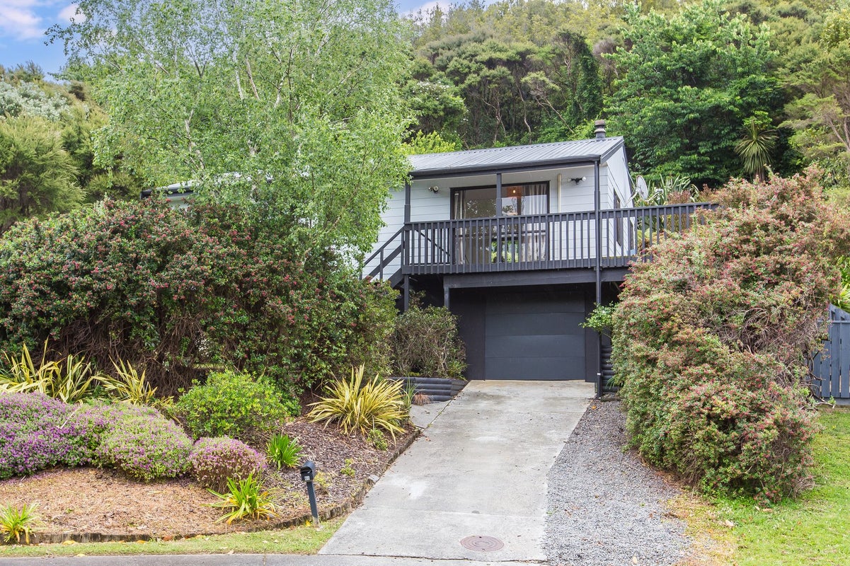 64 Albatross Close, Whitby, Porirua - Carousel 1