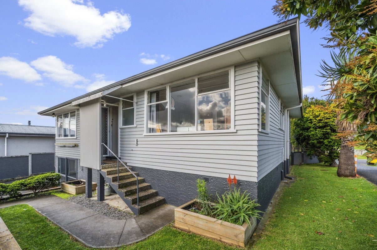 17 Hilltop Road, Parkvale, Tauranga - Carousel 2