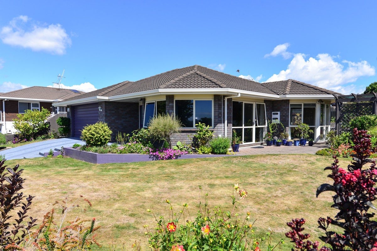 44 Bartholomew Drive, Nawton, Hamilton - Carousel 1