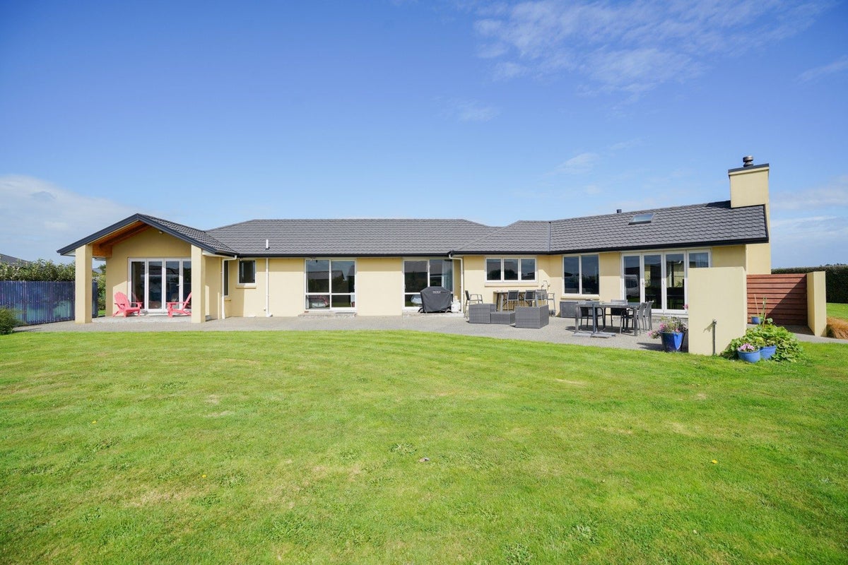 3 Court of Ascot, Seaward Bush, Invercargill - Carousel 1