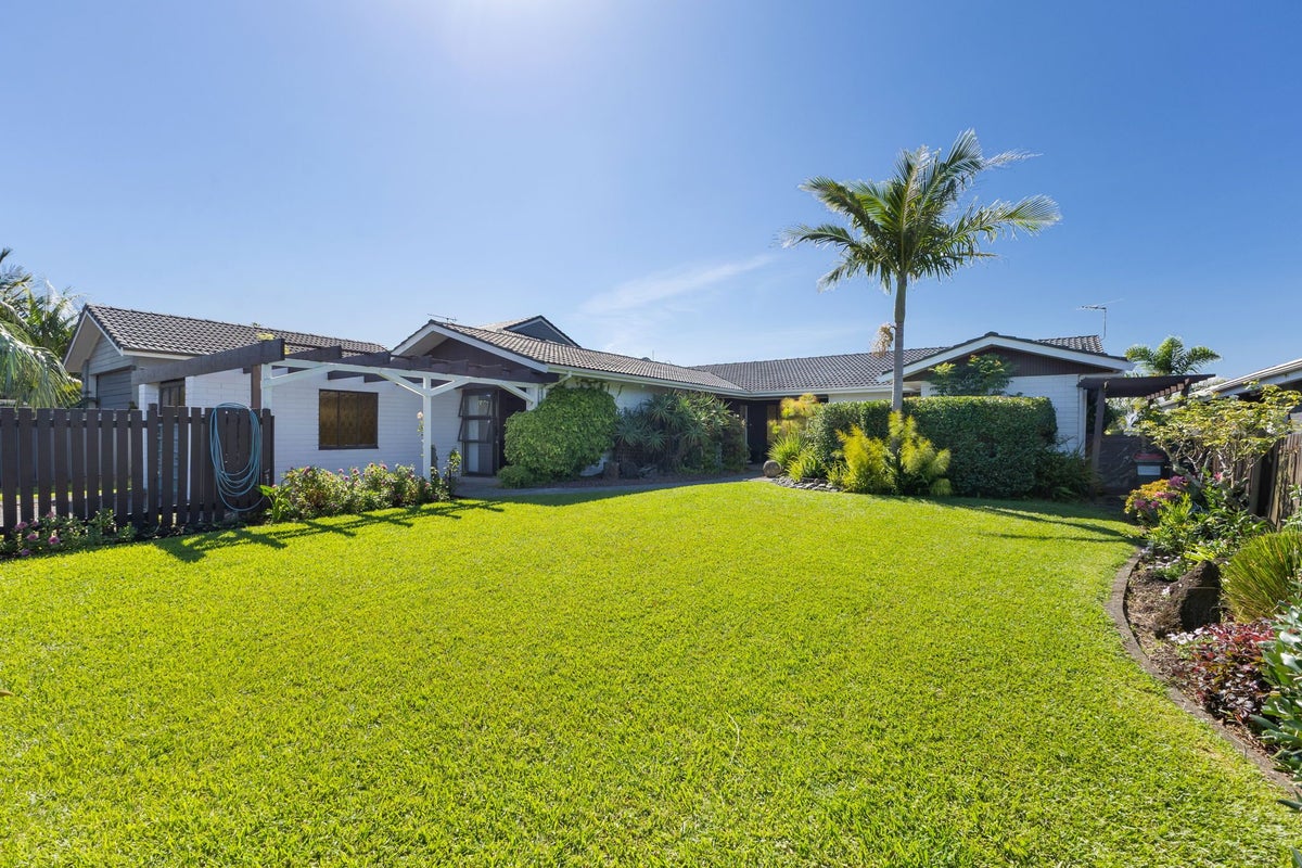61 Rosario Crescent, Red Beach, Rodney, Auckland - Carousel 2