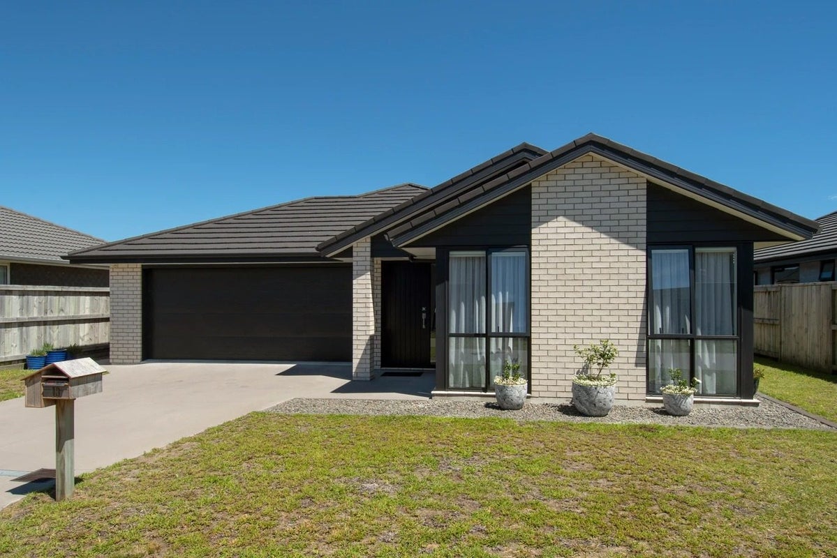 18 BILL MILLER DRIVE, Tauranga - Carousel 2