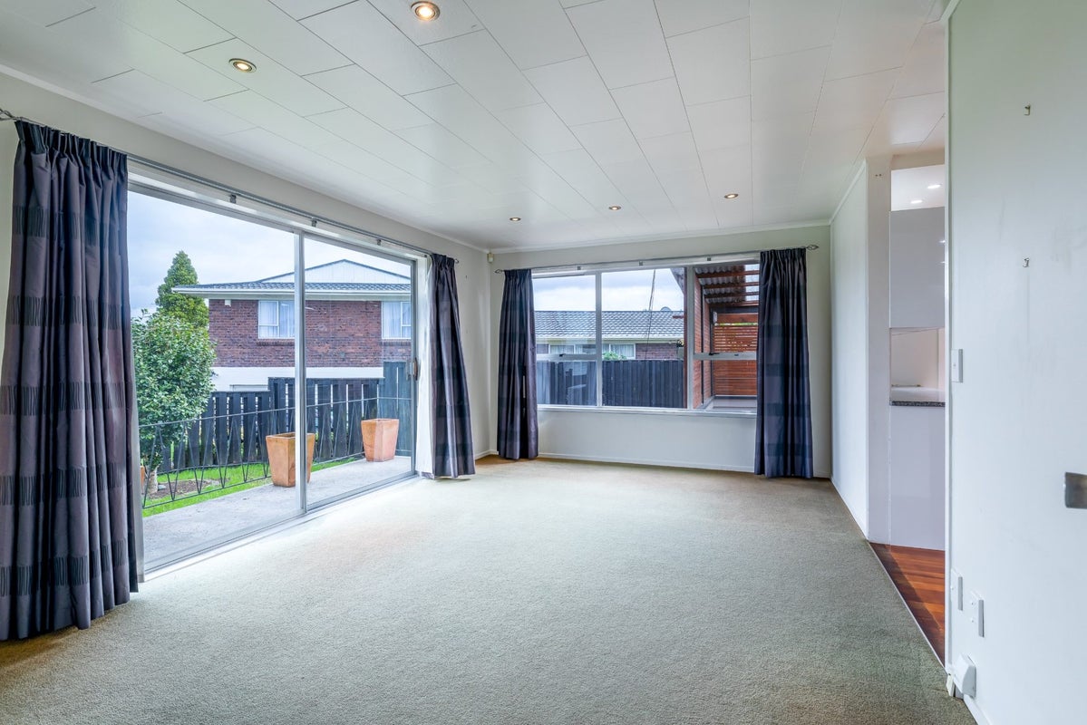 9 Waikaremoana Place, Pakuranga Heights, Auckland - Carousel 2