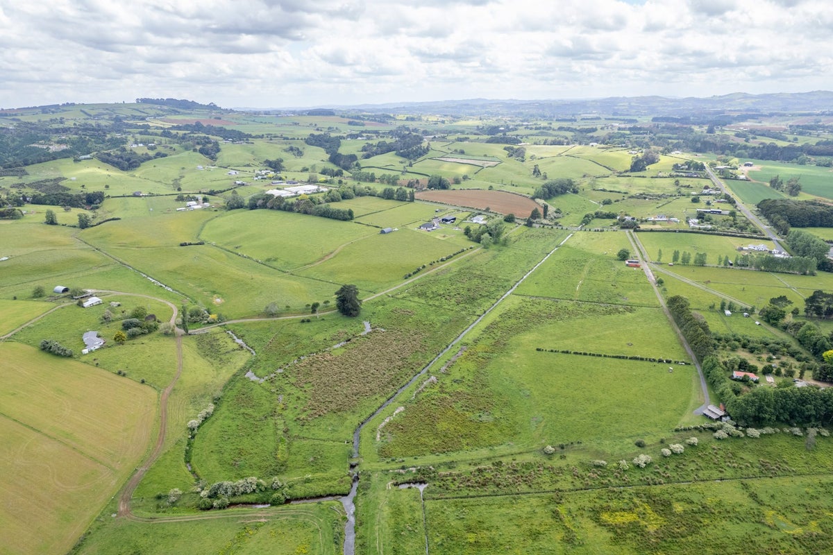 261 Parker Lane, Buckland - Carousel 20