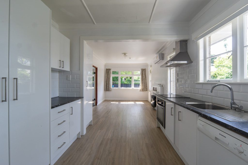 92 Te Aroha Street, Hamilton East, Hamilton - Carousel 2