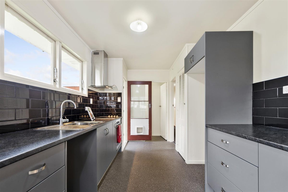 22 Browning Crescent, Owhata, Rotorua - Carousel 2