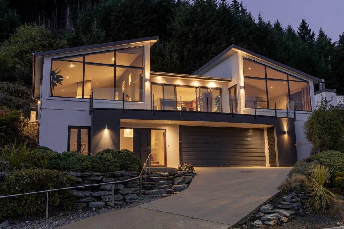 145 Wynyard Crescent, Fernhill, Queenstown - Carousel 2