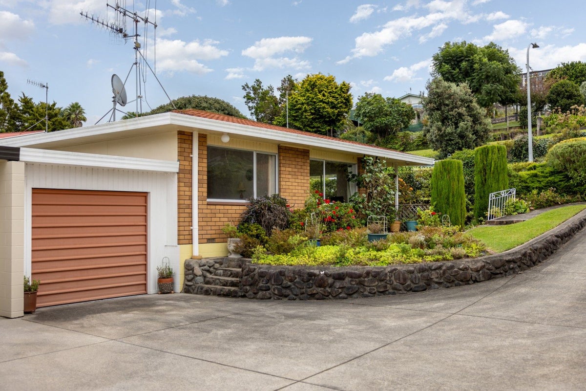 5A Highfield Crescent, Brookfield, Tauranga - Carousel 1