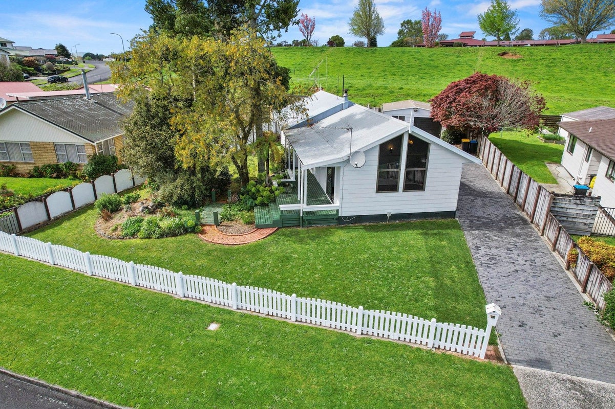 59 Sinclair Terrace, Te Awamutu, Te Awamutu - Carousel 1