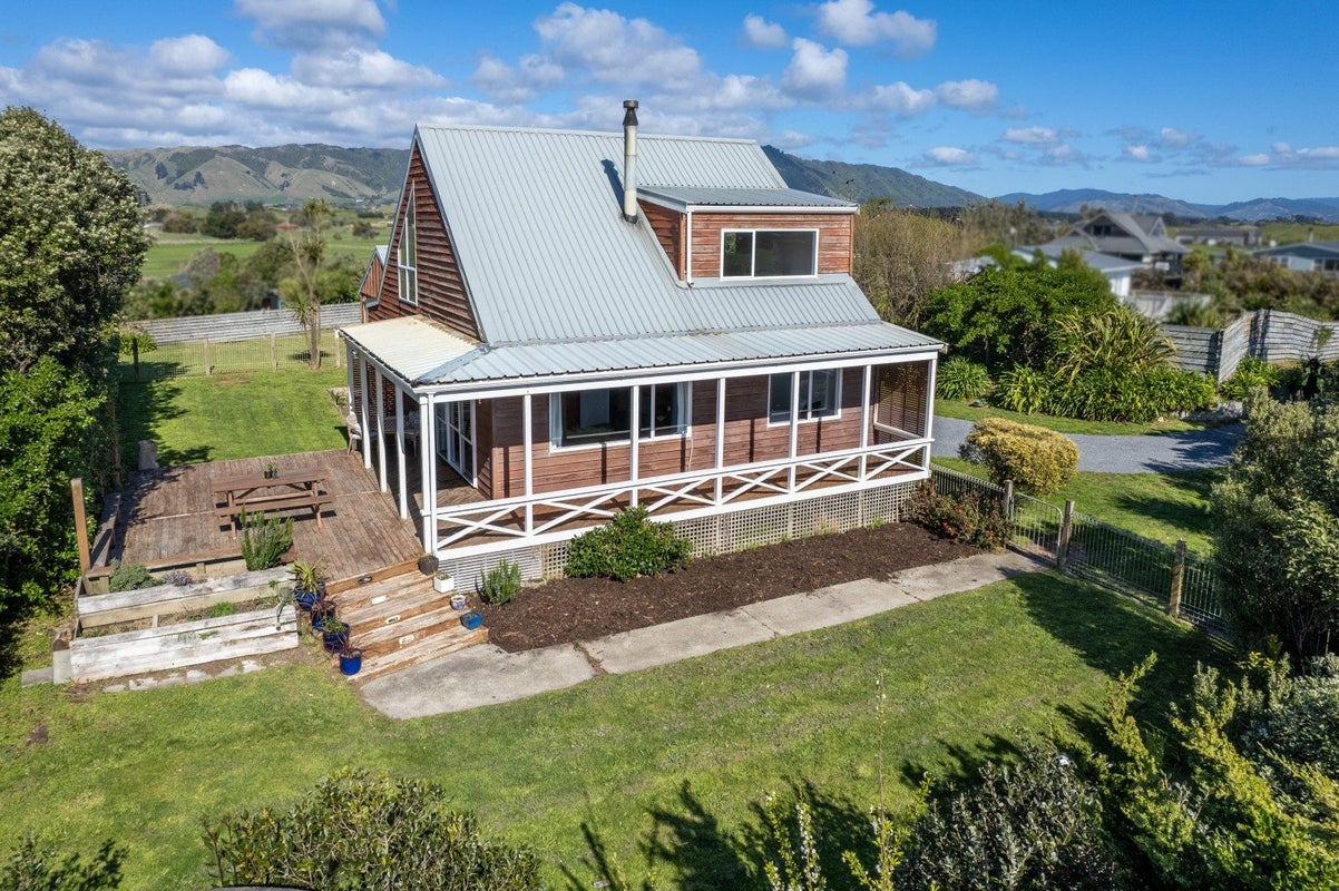 18 Kitchener Street, Te Horo Beach - Carousel 1