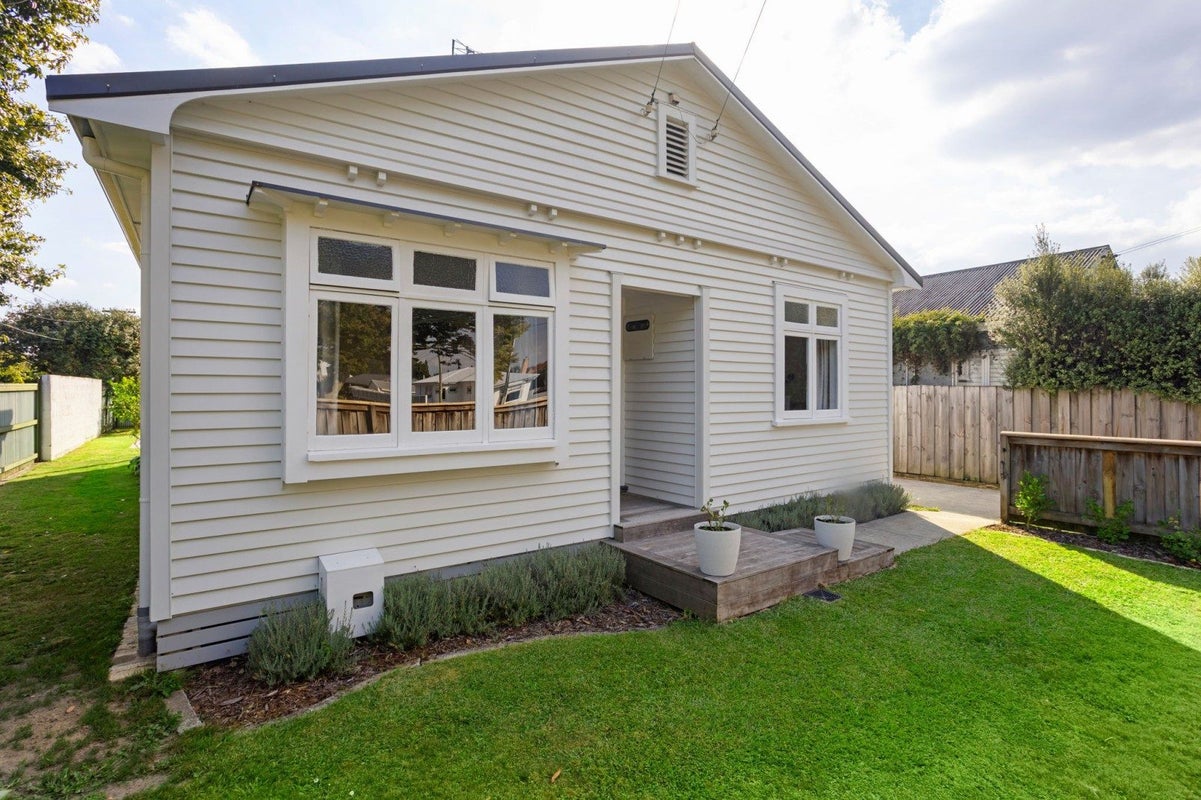 71 Galloway Street, Hamilton East, Hamilton - Carousel 1