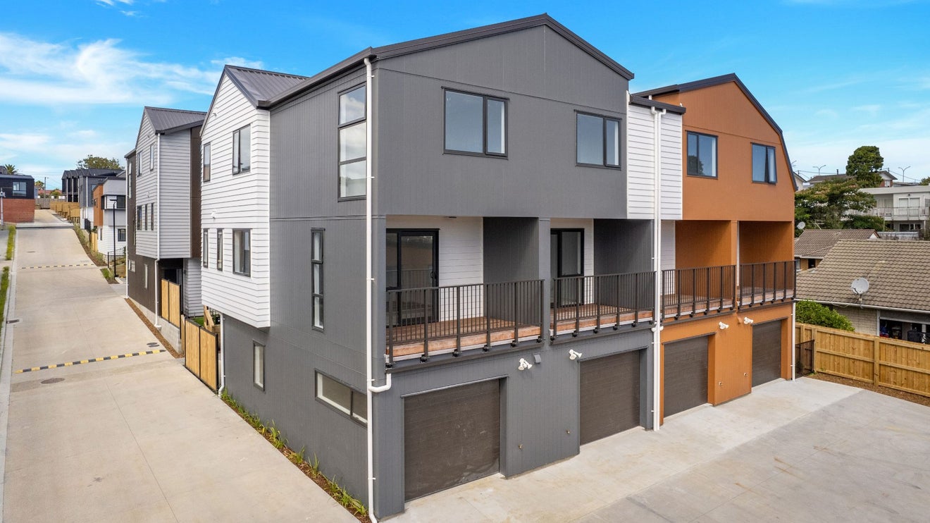 24 Raupeti Lane, Henderson, Auckland - Carousel 1