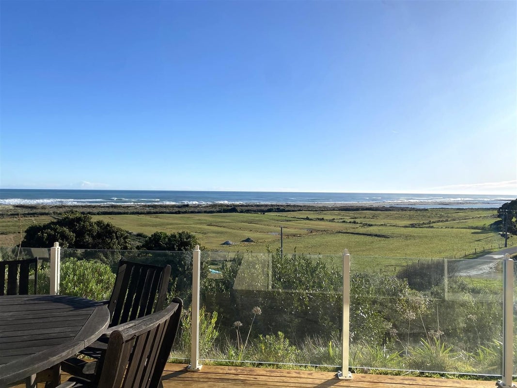 20A Serpentine Road, Hokitika - Carousel 25