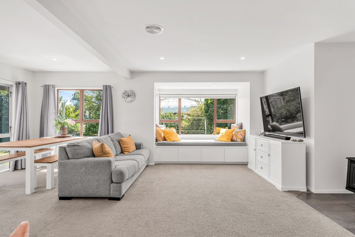 210 Whitby Road, Wakefield - Carousel 2