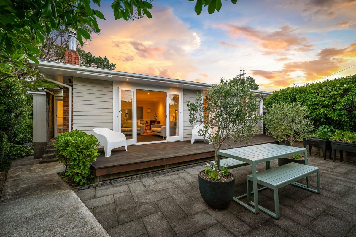 17 Poto Street, Te Atatu South, Auckland - Carousel 1
