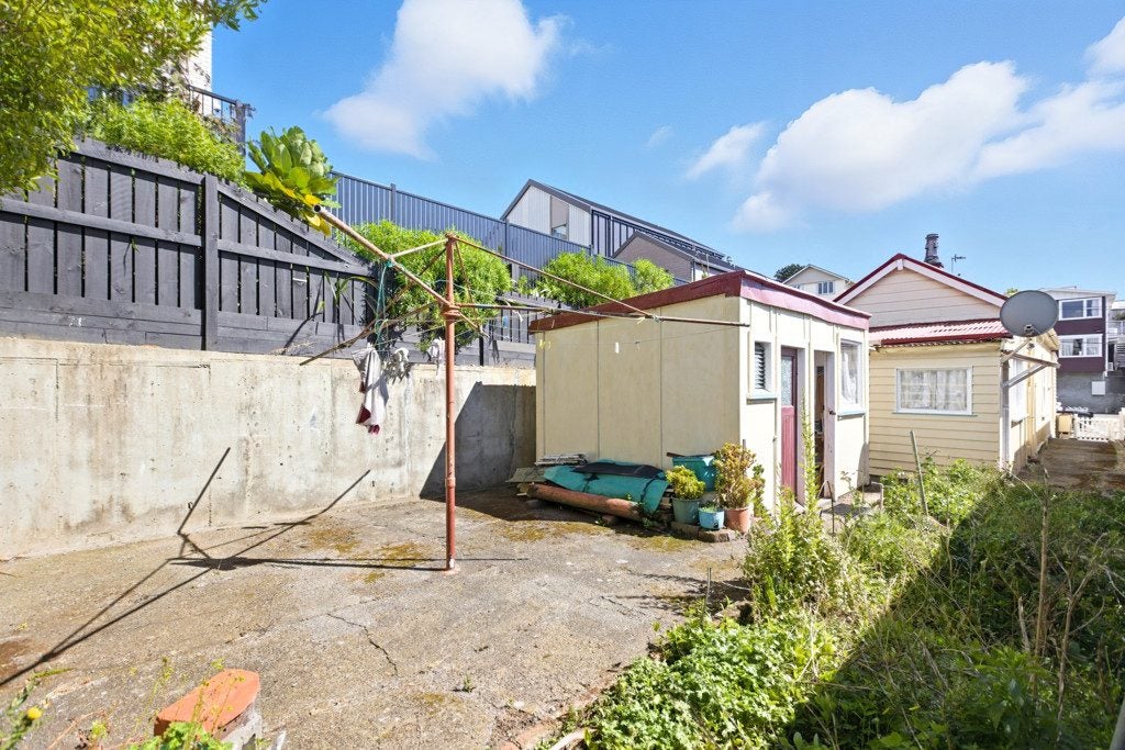 19 Rolleston Street, Mount Cook, Wellington - Carousel 2
