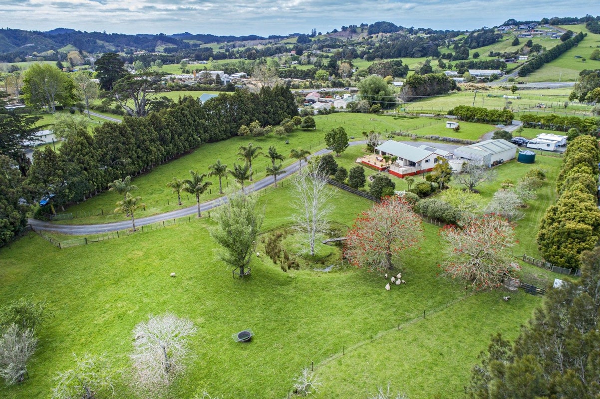 27 Apotu Road, Kamo - Carousel 1