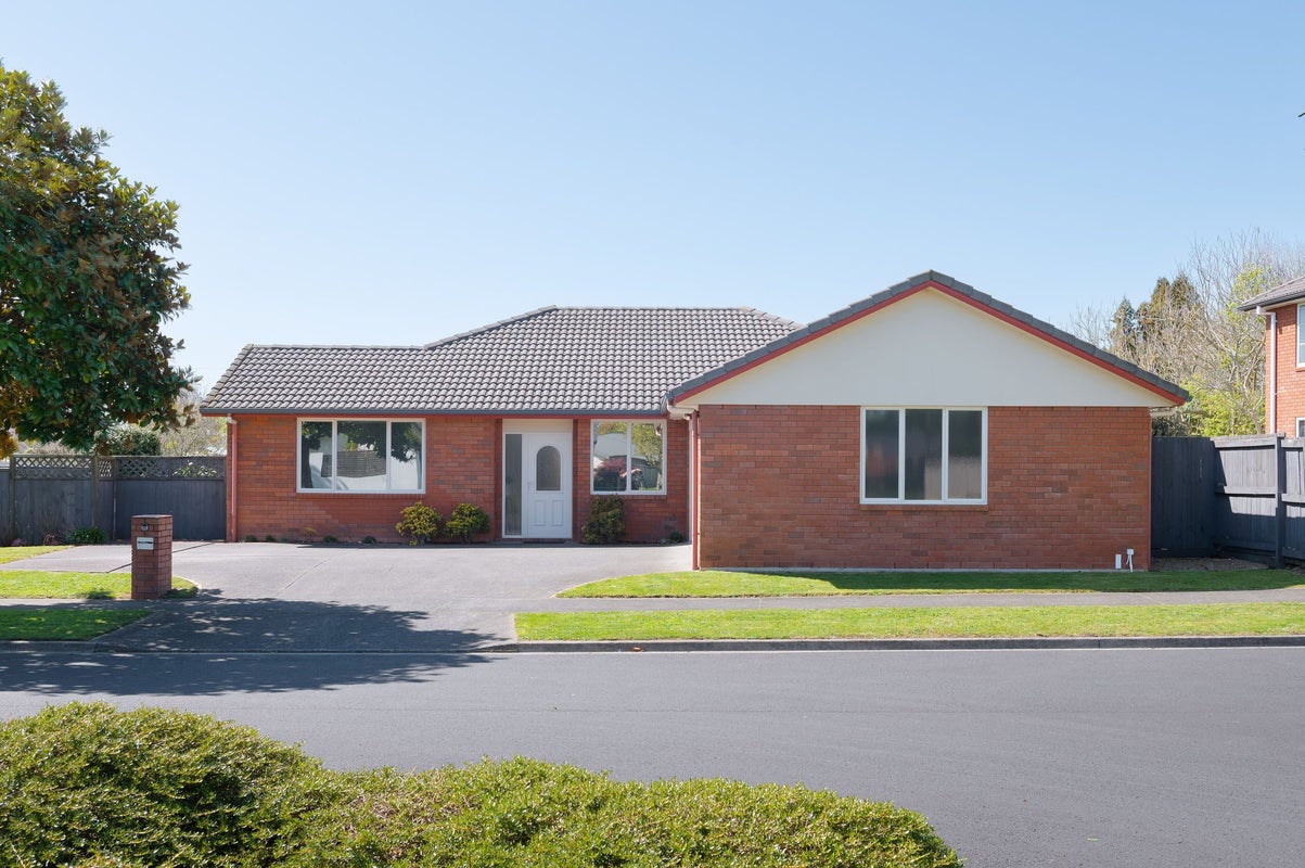 18 Stoneleigh Drive, Chartwell, Hamilton - Carousel 1