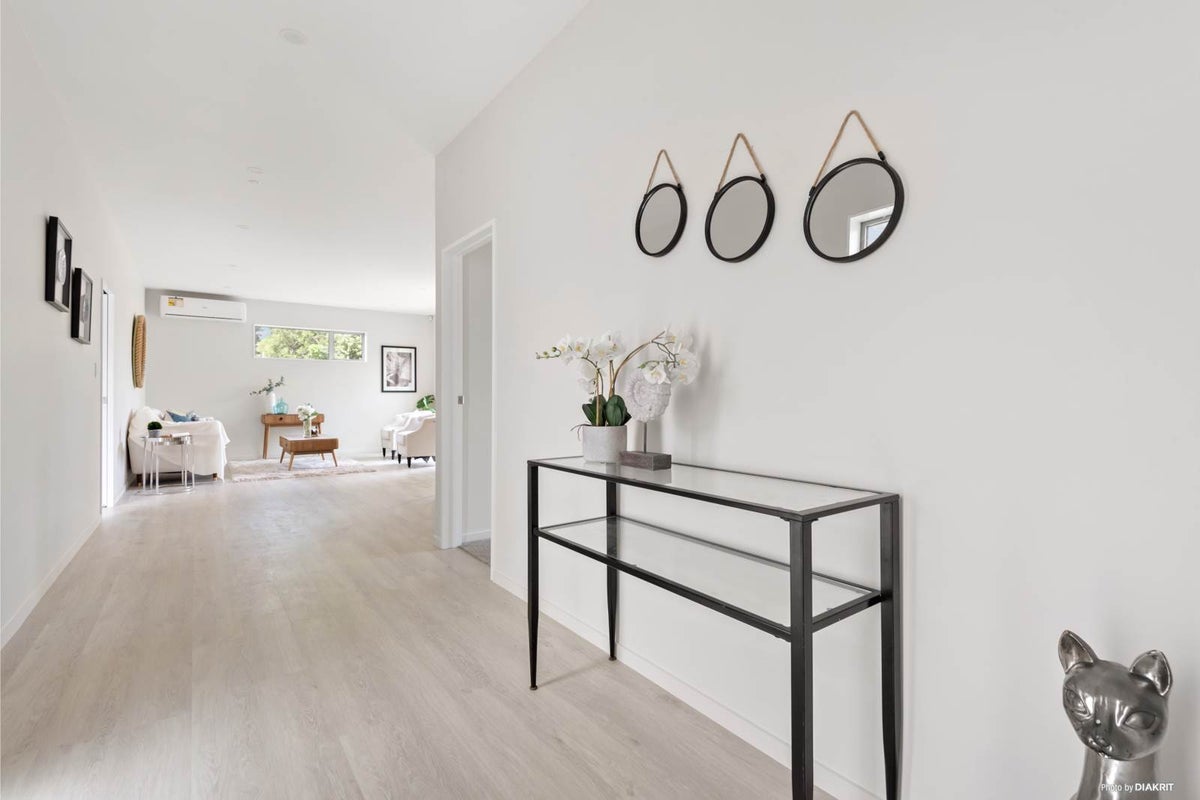 21B Hutchinson Avenue, New Lynn, Auckland - Carousel 2