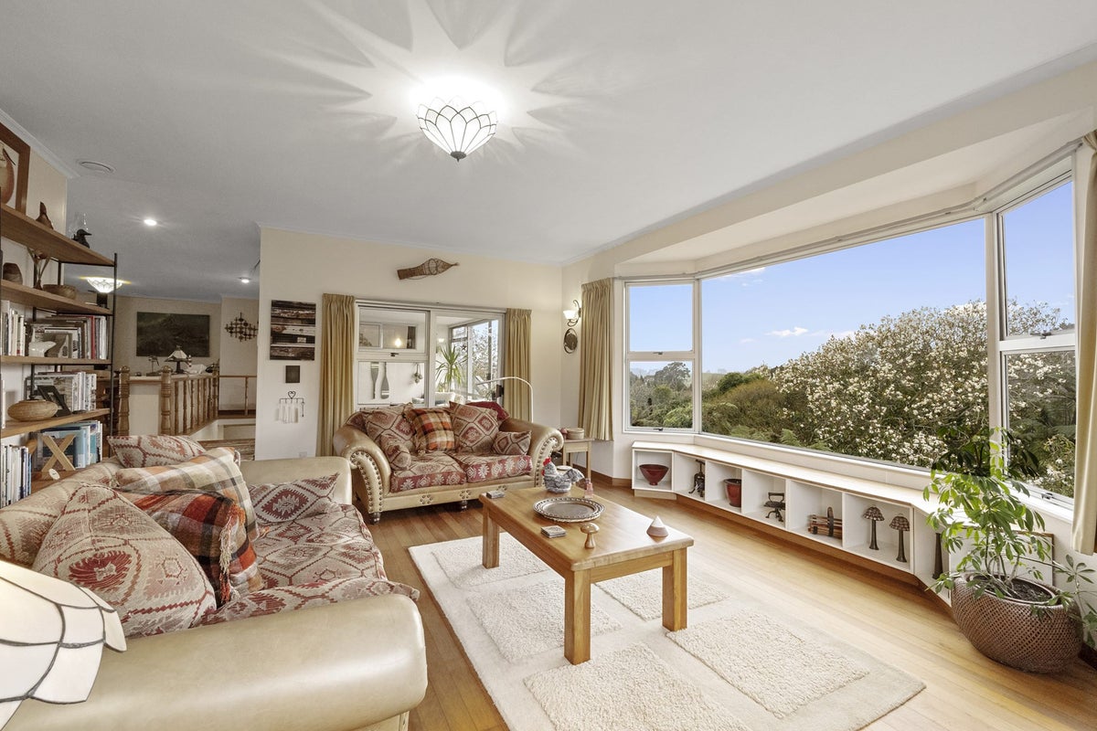 691 Carrington Road, Hurworth, New Plymouth - Carousel 2