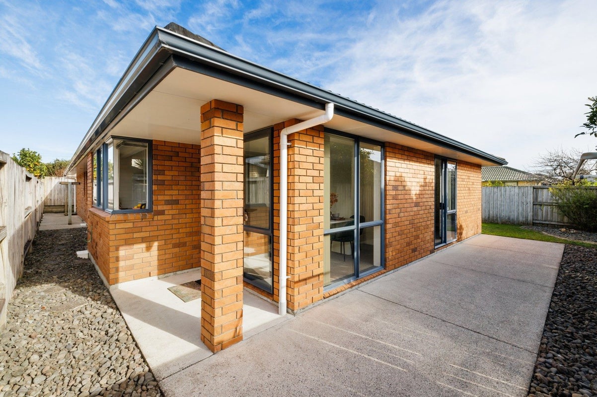 6 Willscarlet Lane, Hamilton East, Hamilton - Carousel 2