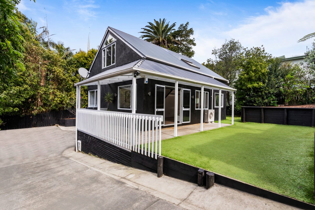15B Abbotts Way, Remuera, Auckland - Carousel 1