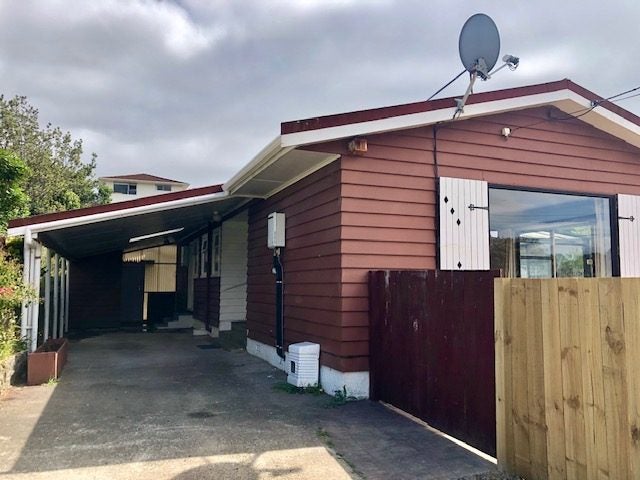 6 Mascot Street, Tawa, Wellington - Carousel 2