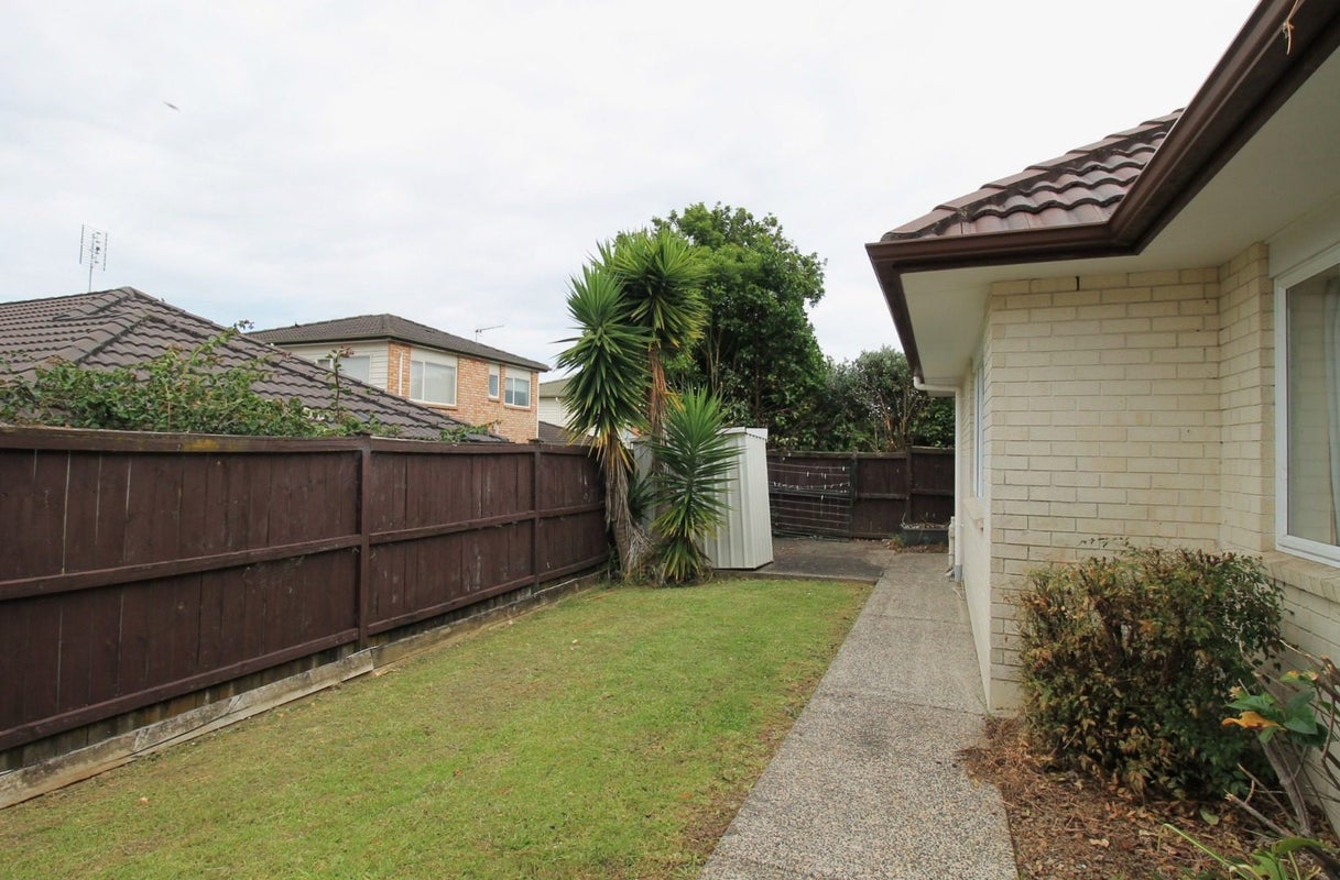 2 Cambrian Crescent, Flat Bush, Auckland - Carousel 13